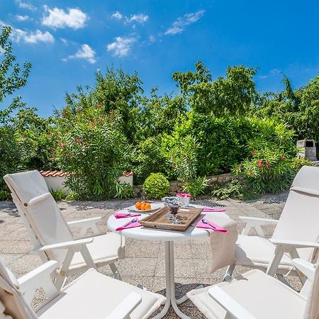 Ava Apartments Омишаль Экстерьер фото