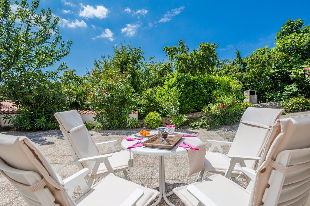 Ava Apartments Омишаль Экстерьер фото