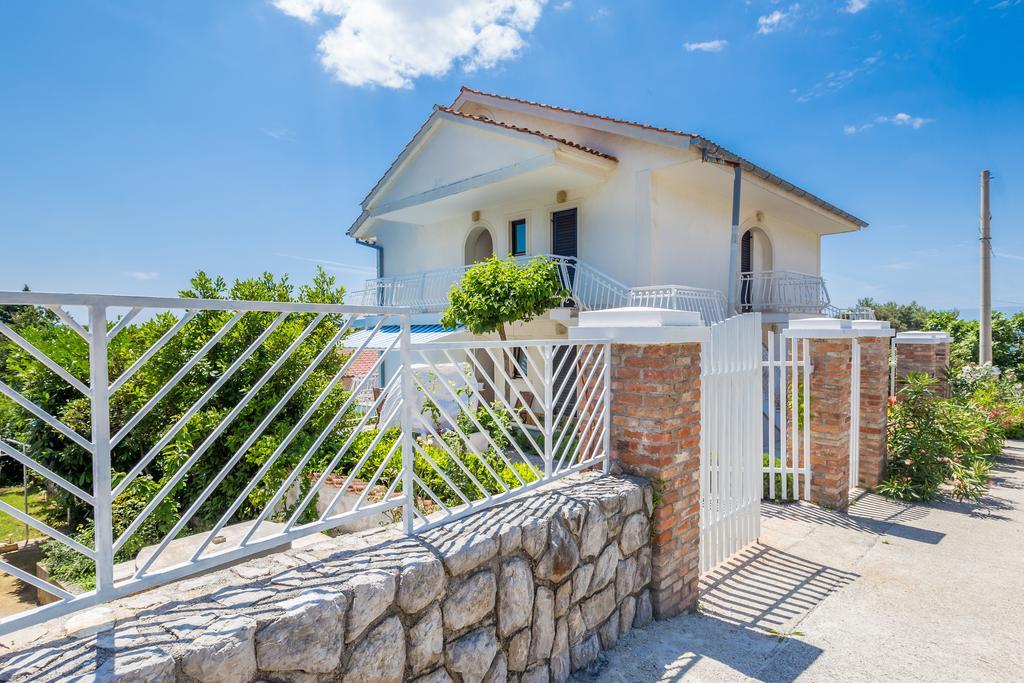 Ava Apartments Омишаль Экстерьер фото